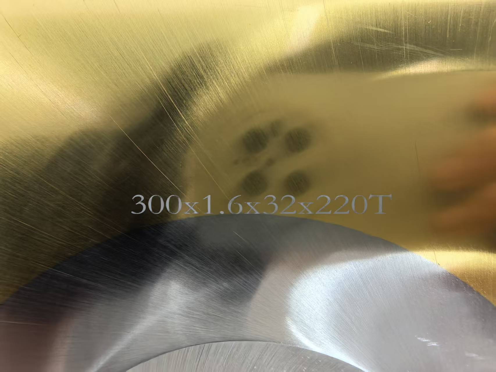 M42高速钢锯片 300×1.6×32×220T (4) M42高速钢锯片 300×1.6×32×220T (4)