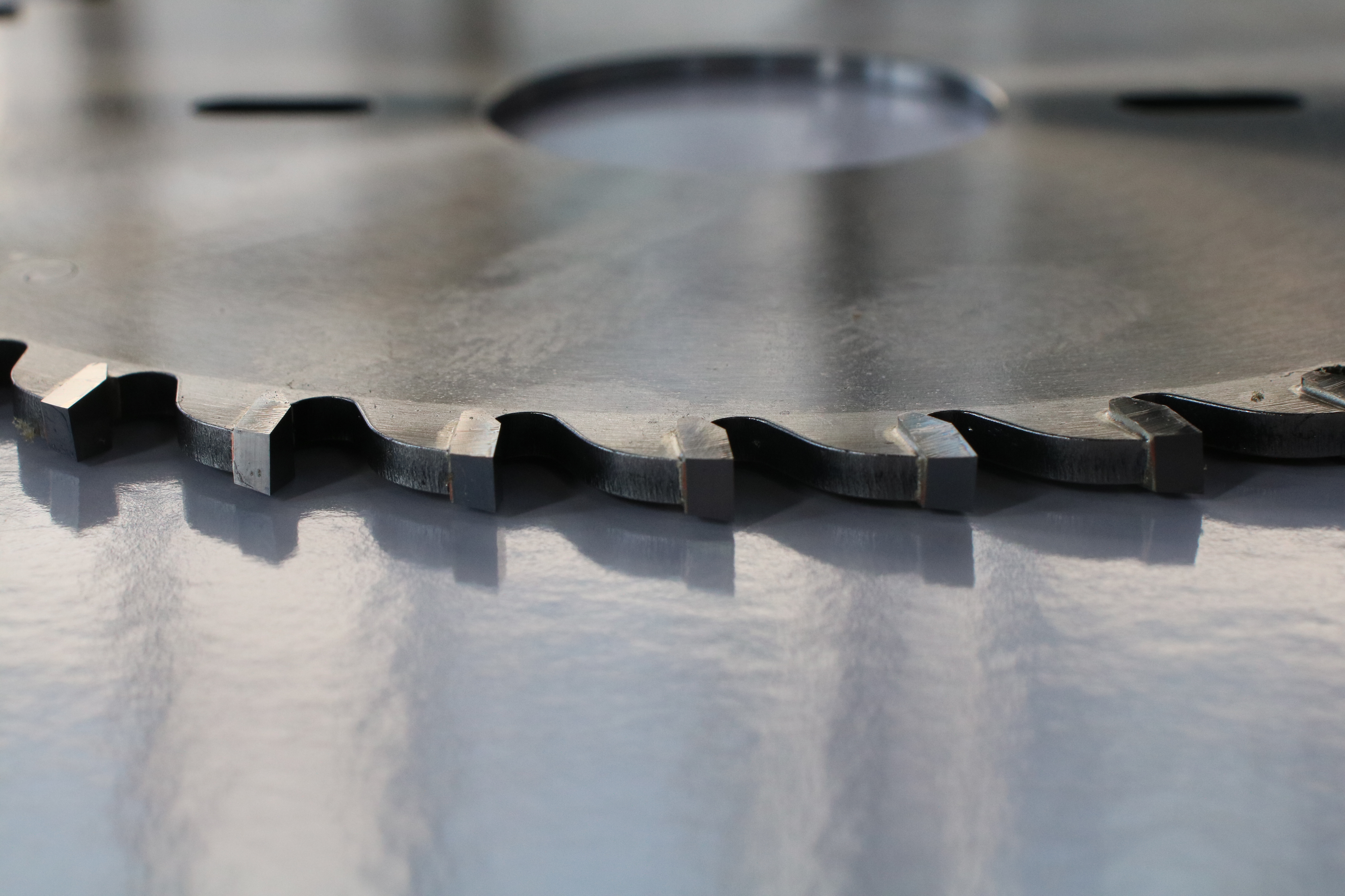 Electronic cutting slot saw blade