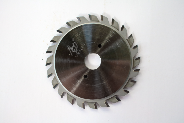 Panel saw adjustable slot saw blade