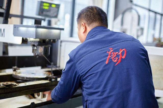 worker inspecting band saw blade6