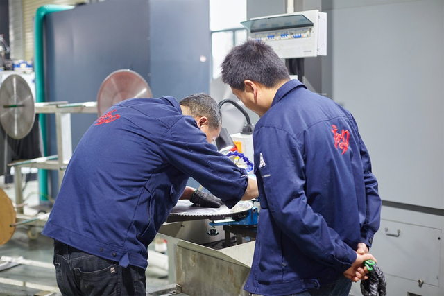 worker inspecting band saw blade7