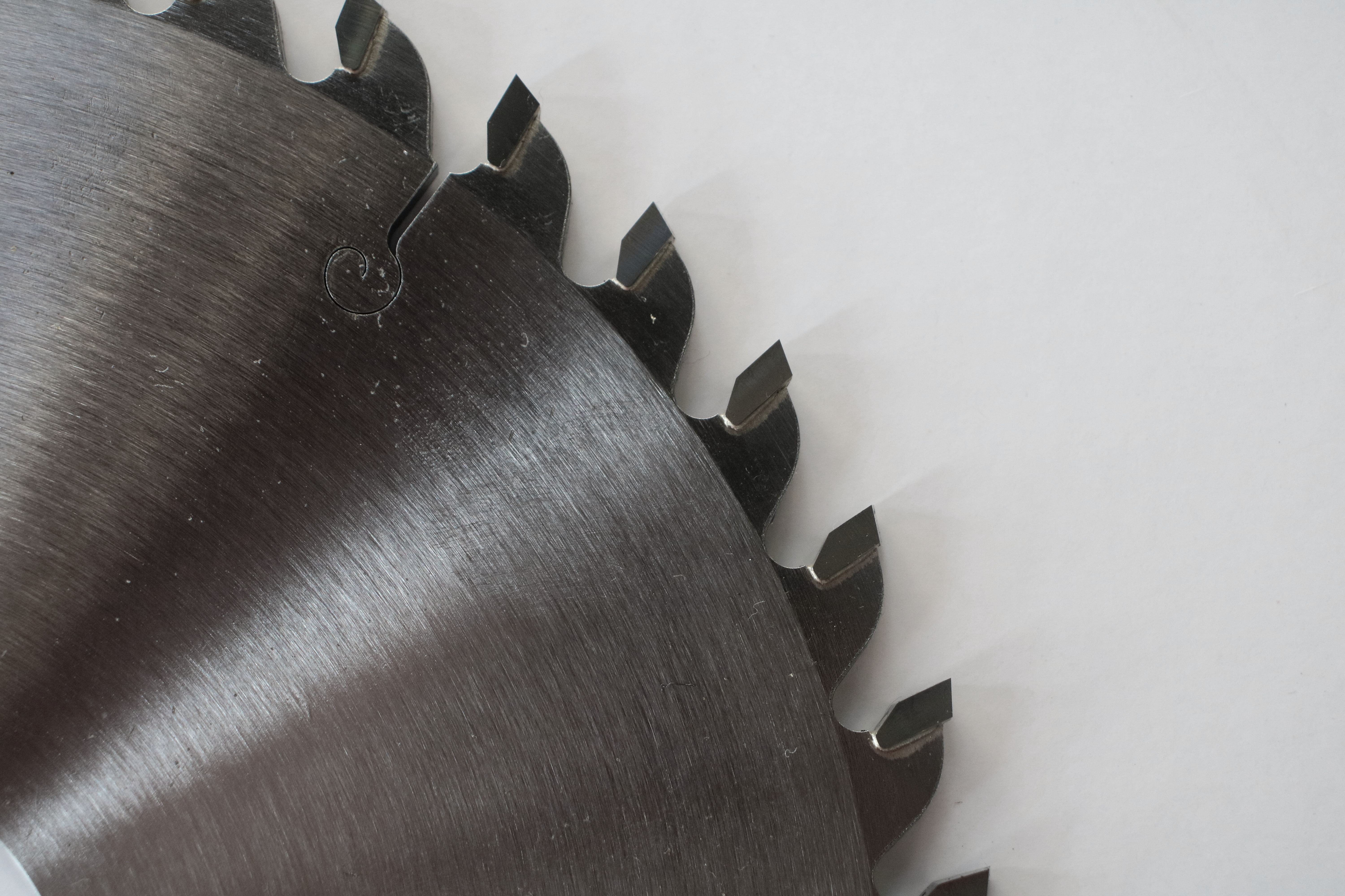 Electronic cutting slot saw blade