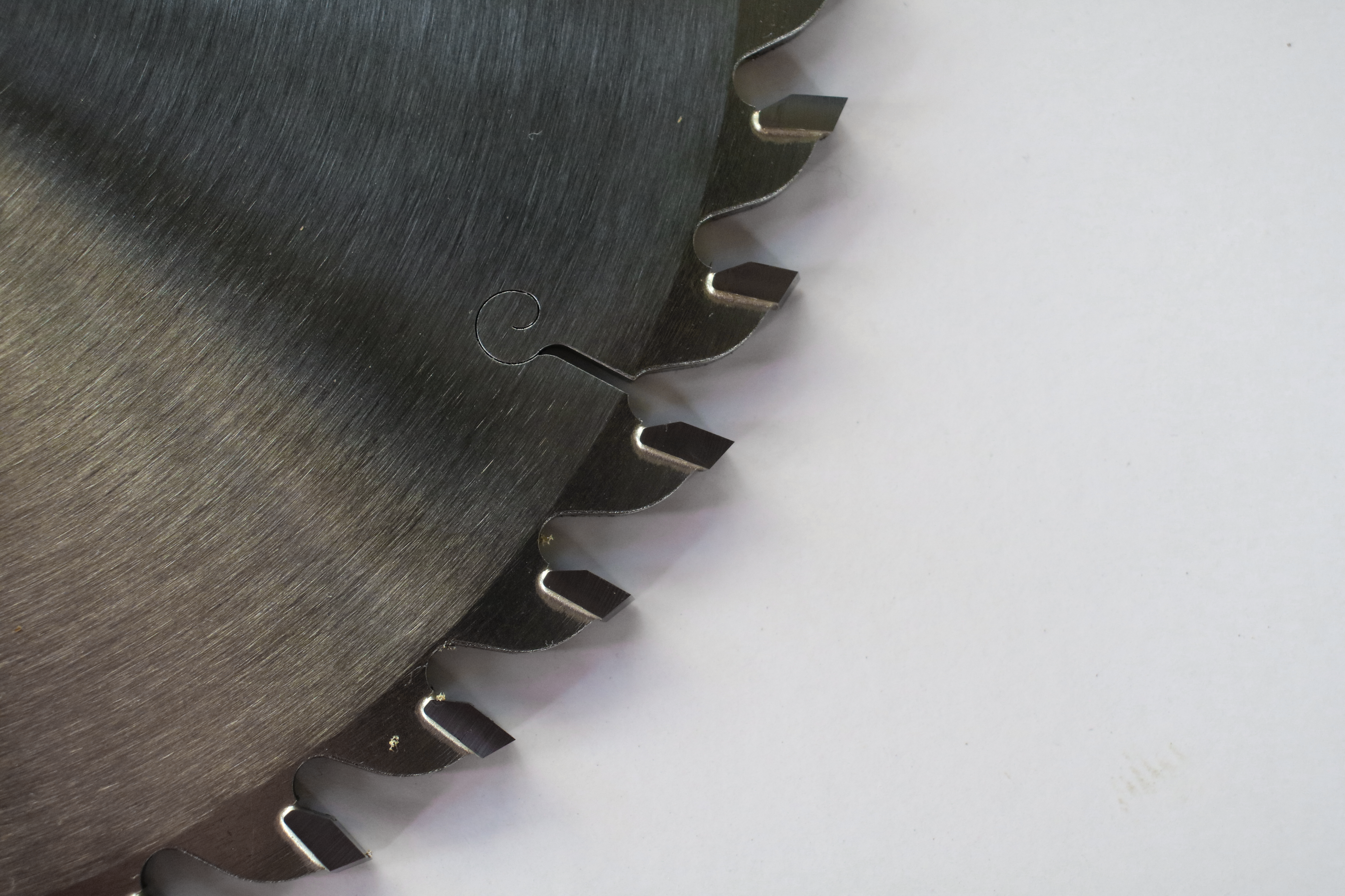 Electronic cutting slot saw blade