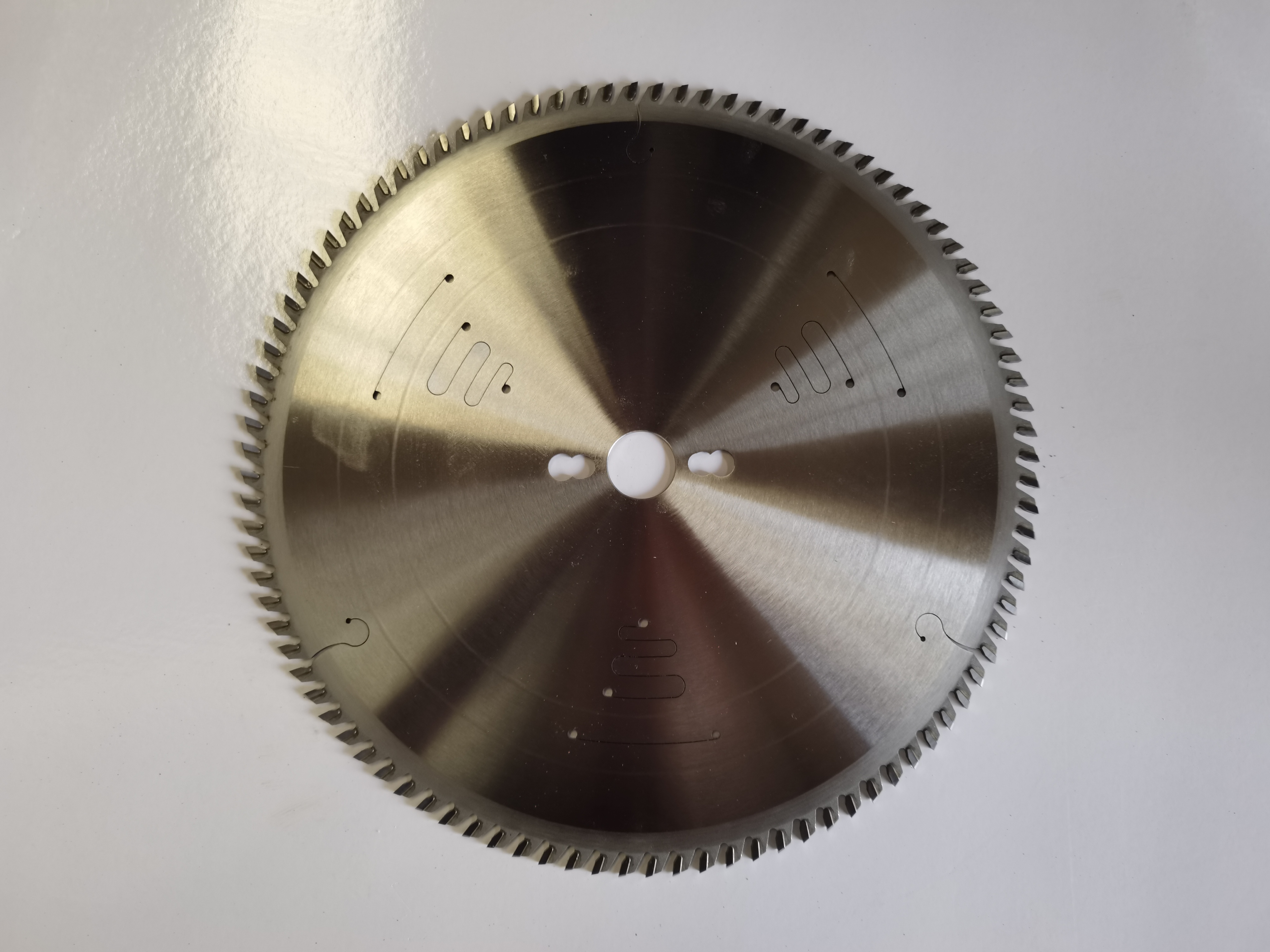 Solid wood cross-cut saw blade