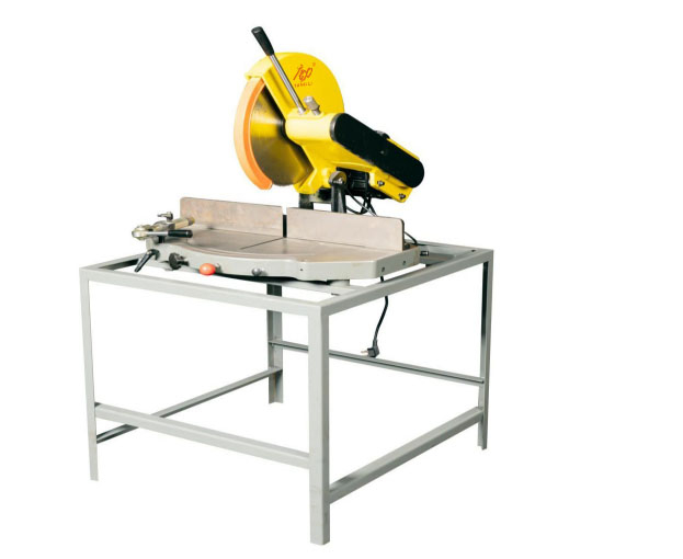 Precision turntable cutting saw