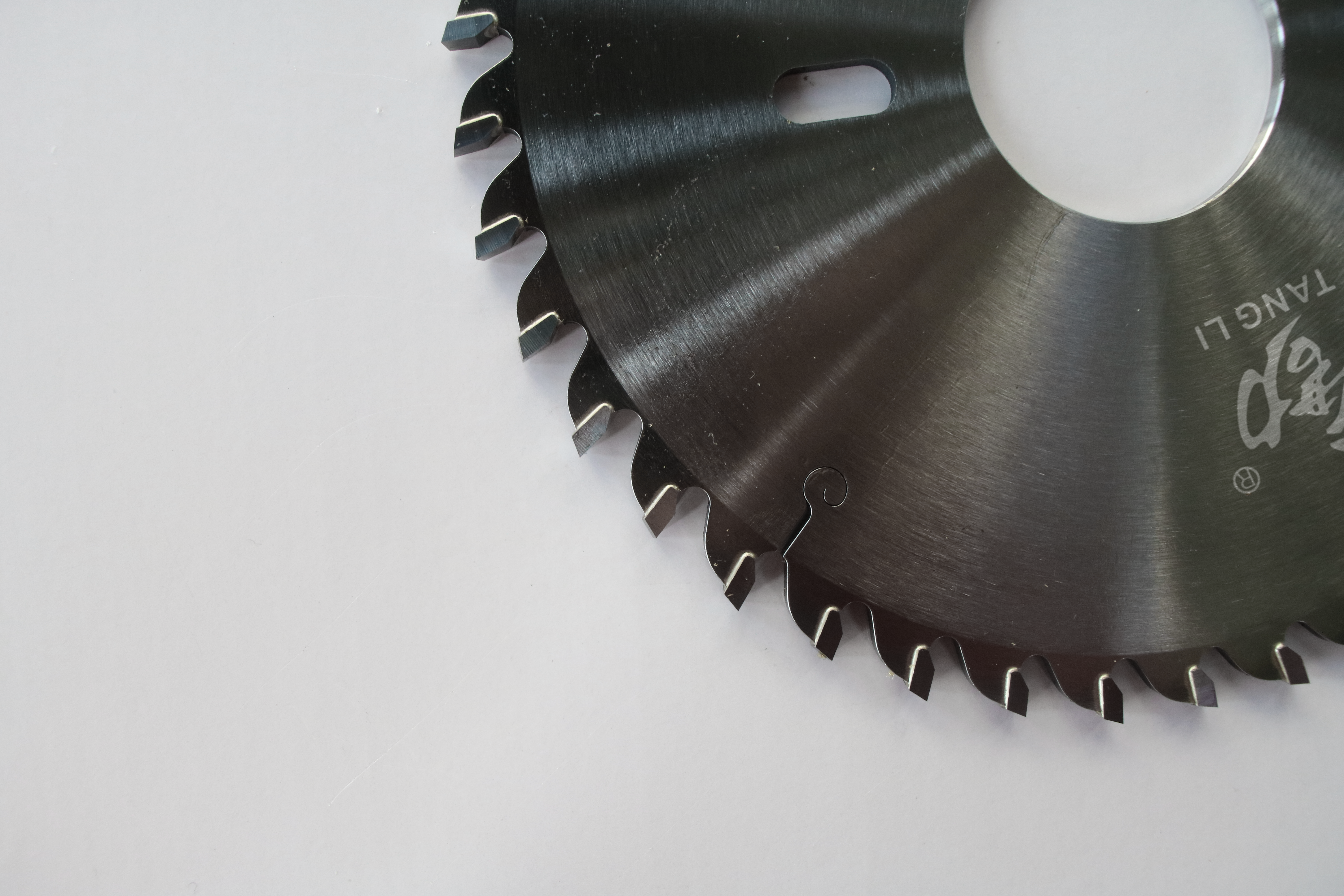 Electronic cutting slot saw blade