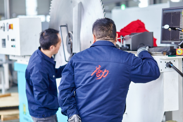 worker inspecting band saw blade10